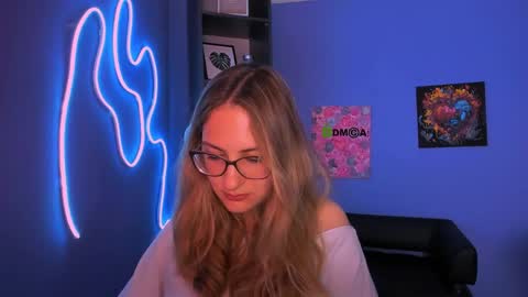 Snapshot of so_hot_rosalie chatting on 8, 4, 2026 so_hot_rosalie online show from 8, 4, 2026