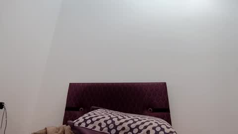 Snapshot of so_love_it chatting on 23, 12, 2024 so_love_it online show from 23, 12, 2024