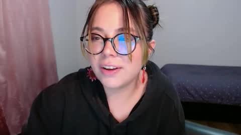 Sofi Lynch online show from 9, 11, 2025