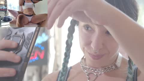 Snapshot of sofi_mora chatting on 13, 10, 2025 Sofi Mora online show from 13, 10, 2025