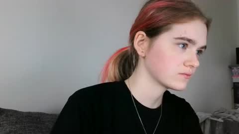 Snapshot of sofia_bloomm chatting on 18, 6, 2026 sofia bloomm online show from 18, 6, 2026