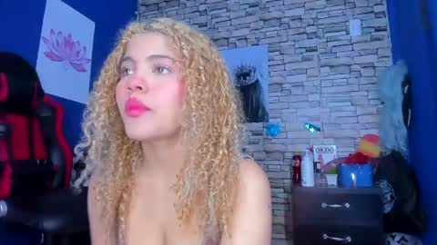 Snapshot of sofiacastillo01 chatting on 2, 3, 2025 sofiacastillo01 online show from 2, 3, 2025