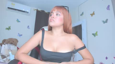 Snapshot of sofiacastillo01 chatting on 23, 10, 2025 sofiacastillo01 online show from 23, 10, 2025