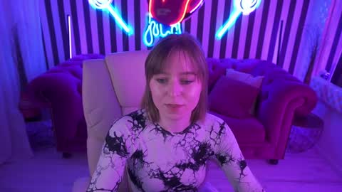 Snapshot of sofialuxuryy chatting on 26, 4, 2026 SofiaLuxuryy online show from 26, 4, 2026