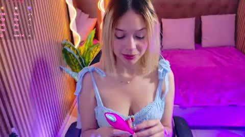 Snapshot of sofiapalmer_tay chatting on 15, 7, 2026 SOFI online show from 15, 7, 2026