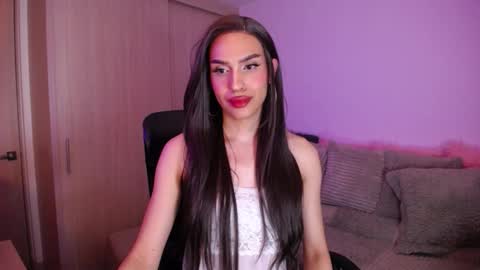 Snapshot of sofiaroamontoya chatting on 2, 12, 2025 Samara Silex online show from 2, 12, 2025