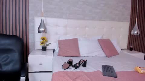 sofiathoompson online show from 4, 7, 2026