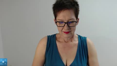 Snapshot of sofie_velvet chatting on 5, 11, 2025 Sofie Velvet online show from 5, 11, 2025