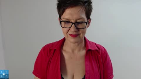 Snapshot of sofie_velvet chatting on 3, 12, 2025 Sofie Velvet online show from 3, 12, 2025