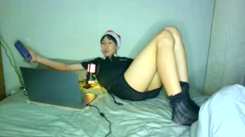 Snapshot of soft_and_quiet chatting on 22, 12, 2025 Softie online show from 22, 12, 2025