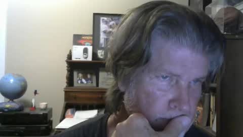 Snapshot of softasiron1 chatting on 15, 4, 2026 Brett online show from 15, 4, 2026