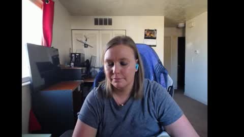 Snapshot of softerpeaches chatting on 11, 11, 2025 Rose online show from 11, 11, 2025