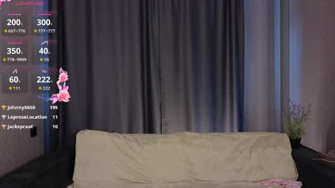 Snapshot of softiedream chatting on 25, 4, 2026 Elly online show from 25, 4, 2026