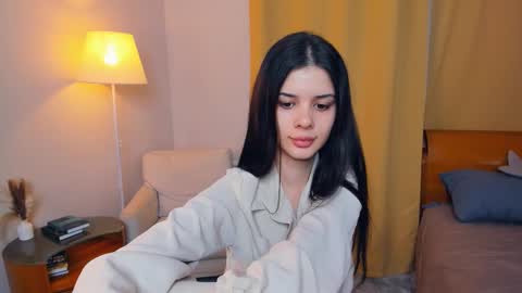 Snapshot of softlyy_bold chatting on 5, 12, 2025 Alice online show from 5, 12, 2025