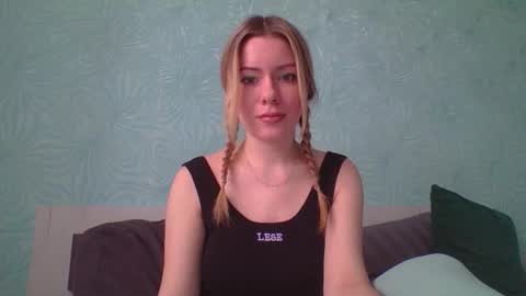 Snapshot of softy_aura chatting on 16, 3, 2026 softy_aura online show from 16, 3, 2026