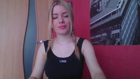 Snapshot of softy_aura chatting on 21, 4, 2026 softy_aura online show from 21, 4, 2026