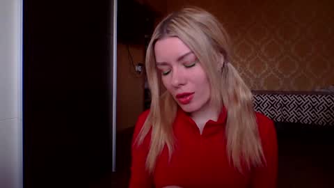 Snapshot of softy_aura chatting on 28, 4, 2026 softy_aura online show from 28, 4, 2026