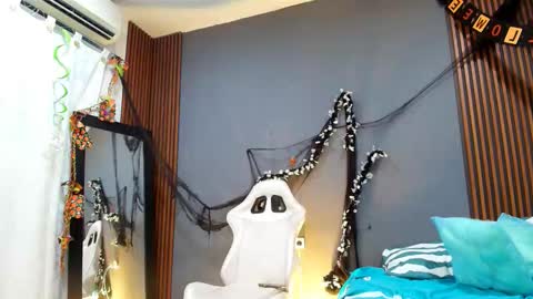 Snapshot of sofy_west chatting on 29, 10, 2025 sofy west online show from 29, 10, 2025