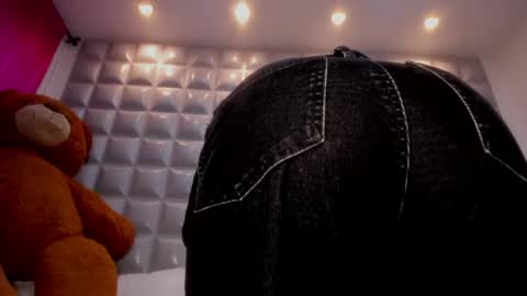 Snapshot of sol_angel_7 chatting on 7, 4, 2026 SOL ANGEL online show from 7, 4, 2026