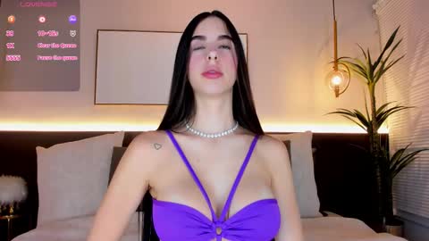 Snapshot of solavelar chatting on 2, 12, 2025 Sol Avelar online show from 2, 12, 2025