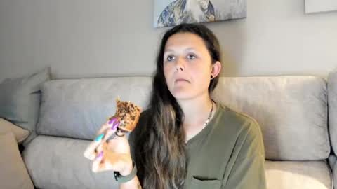 Snapshot of someonesday chatting on 12, 4, 2026 SomeonesDay online show from 12, 4, 2026