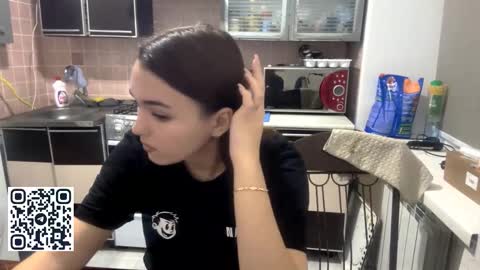 Snapshot of somerfrieler chatting on 5, 11, 2025 Hello My name is Jane im new model here and little but shy but curious. online show from 5, 11, 2025