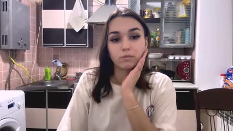 Snapshot of somerfrieler chatting on 1, 12, 2025 Hello My name is Jane im new model here and little but shy but curious. online show from 1, 12, 2025