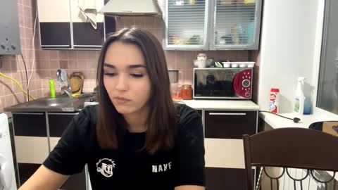 Snapshot of somerfrieler chatting on 14, 12, 2025 Hello My name is Jane im new model here and little but shy but curious. online show from 14, 12, 2025