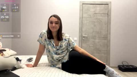 Snapshot of somerfrieler chatting on 15, 12, 2025 Hello My name is Jane im new model here and little but shy but curious. online show from 15, 12, 2025