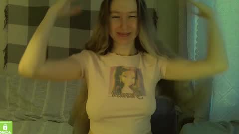 Snapshot of song_to_the_siren chatting on 12, 1, 2025 Mary online show from 12, 1, 2025