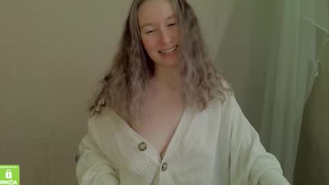 Snapshot of song_to_the_siren chatting on 13, 9, 2025 Mary online show from 13, 9, 2025