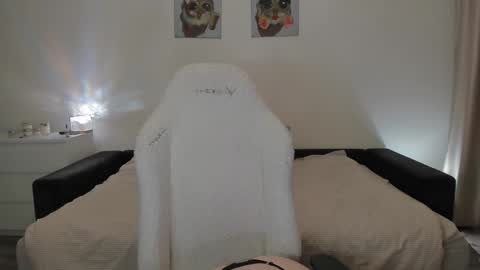 Snapshot of sonia_moon_ chatting on 2, 10, 2025 sonia_moon_ online show from 2, 10, 2025
