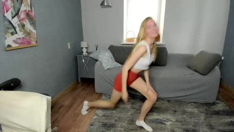 Snapshot of sonyalaviola chatting on 23, 4, 2026 Sofia online show from 23, 4, 2026
