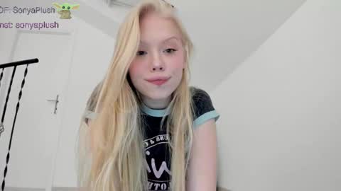 Snapshot of sonyaplush chatting on 23, 2, 2025 Sonya  Instagram   Twitter sonyaplushgirl  OnlyFans sonyaplush online show from 23, 2, 2025