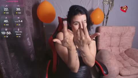 Snapshot of sophi_tay chatting on 18, 10, 2025 Sophi Tay online show from 18, 10, 2025