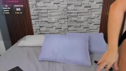 Snapshot of sophia_deluxe18 chatting on 5, 3, 2026 SOFI online show from 5, 3, 2026