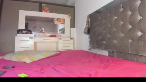 sophia_horny19 online show from 18, 12, 2025