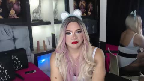 sophia_hott01 online show from 18, 11, 2025