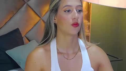 Snapshot of sophia_loreenn chatting on 10, 9, 2025 Sofia online show from 10, 9, 2025