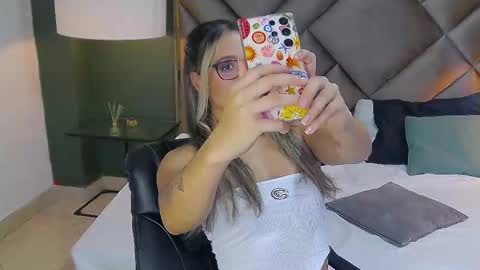 Snapshot of sophia_loreenn chatting on 20, 9, 2025 Sofia online show from 20, 9, 2025