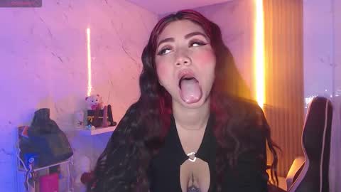 Snapshot of sophia_tf chatting on 17, 12, 2025 Sophia online show from 17, 12, 2025