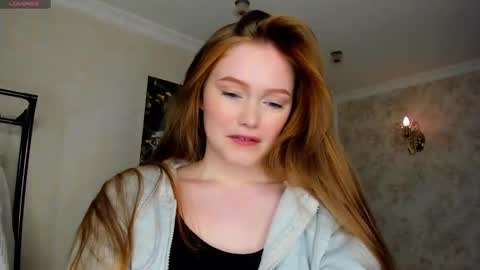 Snapshot of sophia_turn chatting on 12, 9, 2025 Sophia online show from 12, 9, 2025