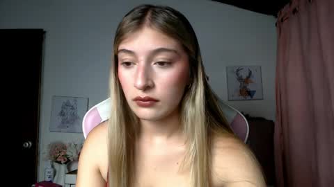 Snapshot of sophiaalee chatting on 22, 4, 2026 SophiaLee online show from 22, 4, 2026