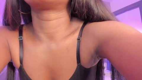 Snapshot of sophiasmiths_ chatting on 8, 5, 2026 SophiaSmiths online show from 8, 5, 2026