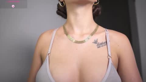 Snapshot of sophiaxv chatting on 12, 9, 2025 Sophy online show from 12, 9, 2025