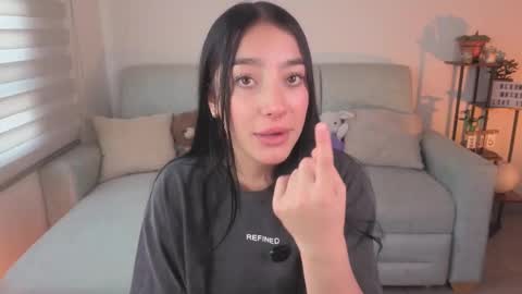 Snapshot of sophie_bbs chatting on 5, 3, 2026 Sophie online show from 5, 3, 2026