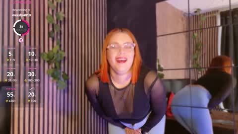 Snapshot of sophie_new25 chatting on 8, 10, 2025 sophie_new25 online show from 8, 10, 2025