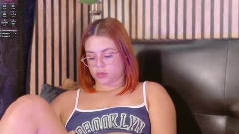 Snapshot of sophie_new25 chatting on 30, 10, 2025 sophie_new25 online show from 30, 10, 2025