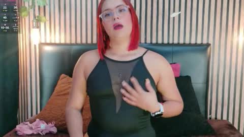 Snapshot of sophie_new25 chatting on 19, 11, 2025 sophie_new25 online show from 19, 11, 2025