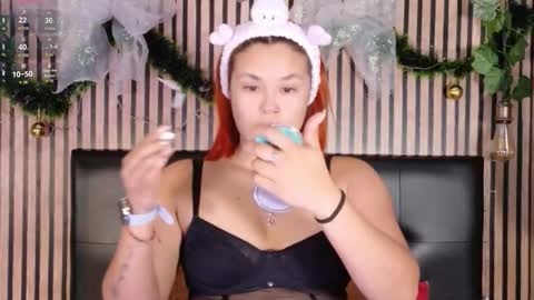 Snapshot of sophie_new25 chatting on 16, 12, 2025 sophie_new25 online show from 16, 12, 2025